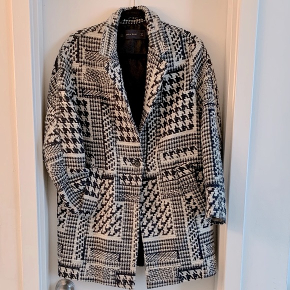 Zara Jackets & Blazers - 🆕 Zara Basic Chevron Pattern Black and White Coat